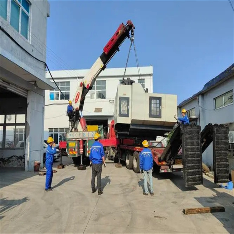 龙南电力设备吊装